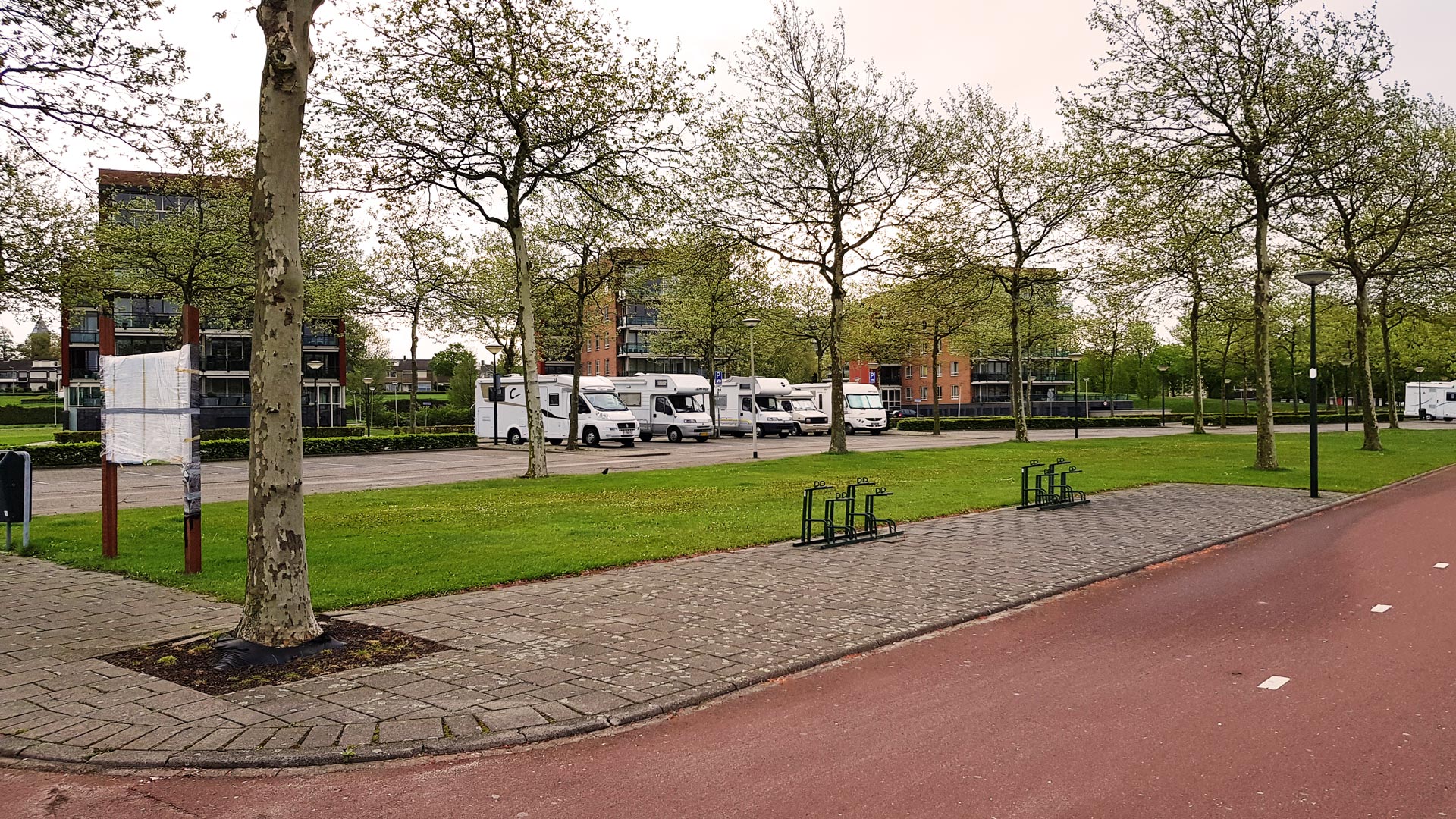 Campers aan de Bergse Plaat te Bergen op Zoom, hier mag gratis overnacht worden anno 2018